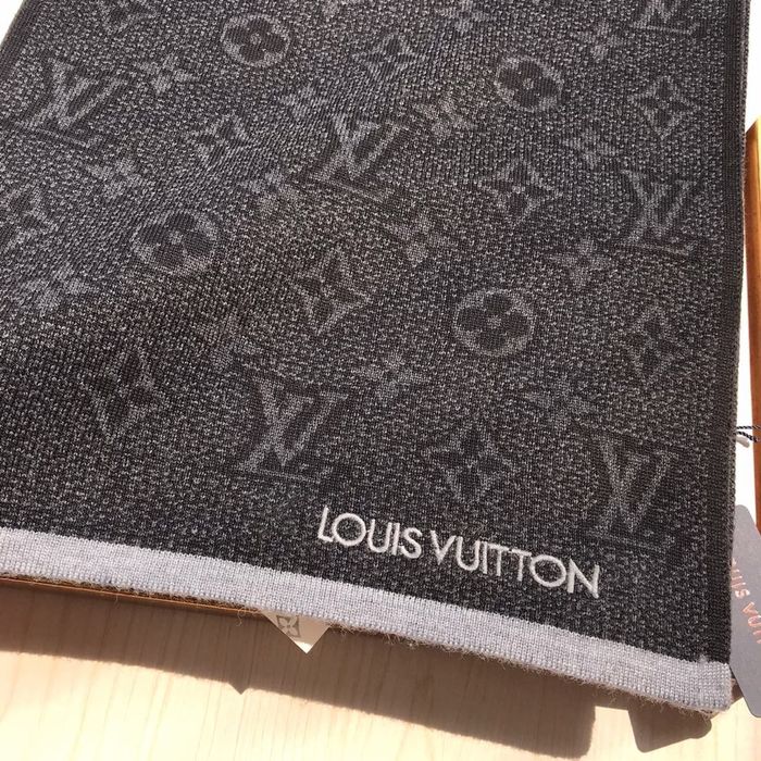 Louis Vuitton Scarf LV00024